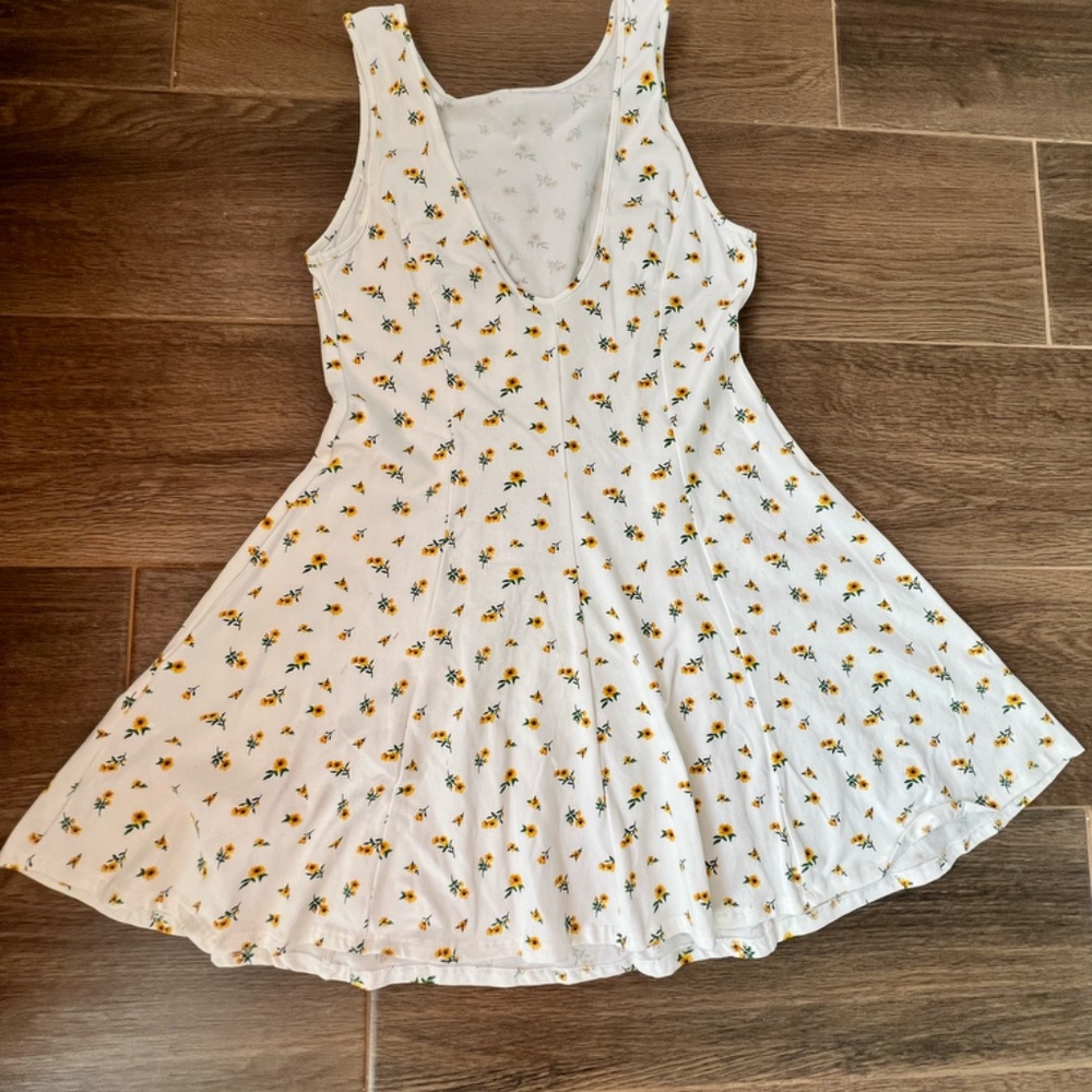 Dress - Picture 3 of 3